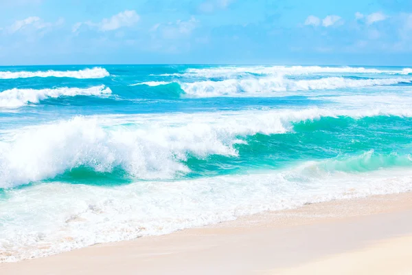 Hermosas aguas azules y verdes del océano y las olas de Hawaii —  Fotos de Stock