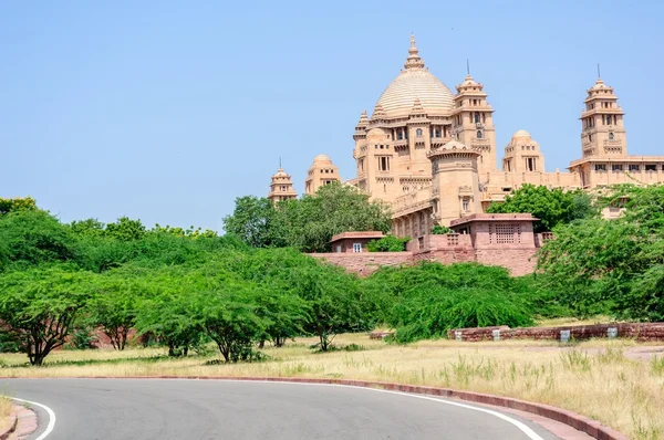 Utomståendes syn på Umaid Bhawan Palace av Rajasthan — Stockfoto