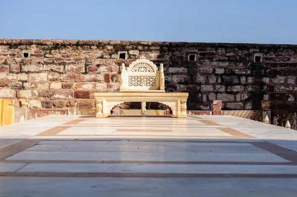 Marmurowy tron w twierdza Mehrangarh, Radżastan, Jodhpur, India — Zdjęcie stockowe