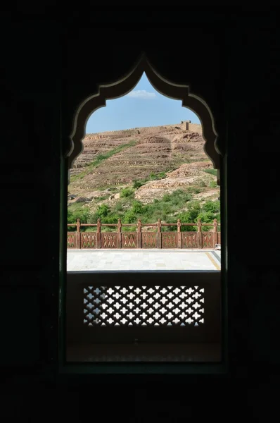 Vista através de uma janela — Fotografia de Stock