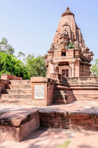 Alte Felsentempel hinduistischer Götter und Göttinnen des indischen Subkontinents — Stockfoto