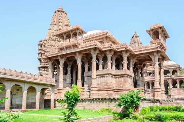 Alte Felsentempel hinduistischer Götter und Göttinnen des indischen Subkontinents — Stockfoto