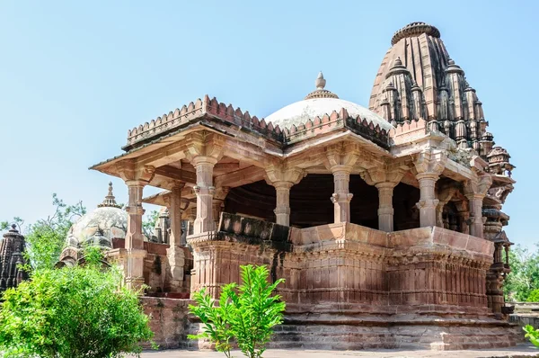 Antigua roca templos curvos de dioses hindúes y diosa del subcontinente indio — Foto de Stock