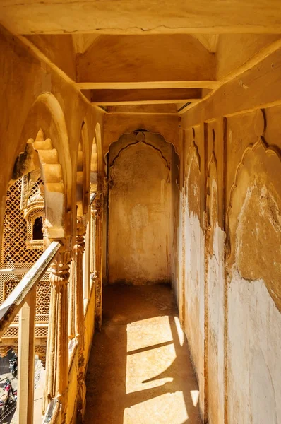 Gang binnen museum van gouden Fort van Jaisalmer, Rajasthan In — Stockfoto