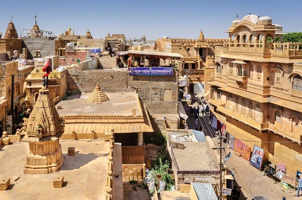 Hinduistiske templer og hus i det gylne fortet Jaisalmer – stockfoto