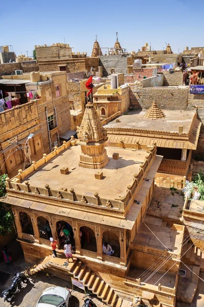 Görünümü Jaisalmer altın kale içinde evler ve Hindu tapınakları — Stok fotoğraf