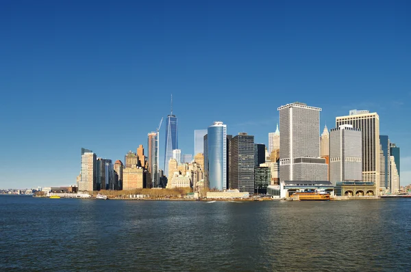 Manhattan op een zonnige dag. — Stockfoto