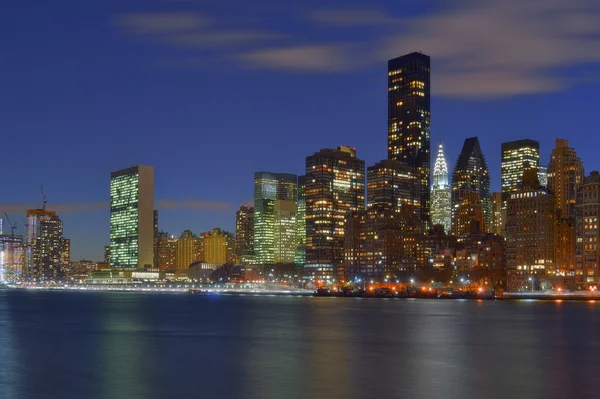 Manhattah skyline at night. — Stock Photo, Image