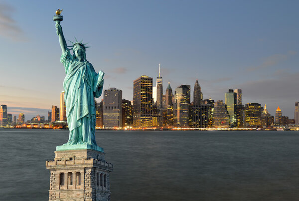 Ночной горизонт и Статуя Свободы
.