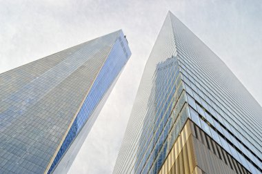 nyc - yukarıya bakıyor.