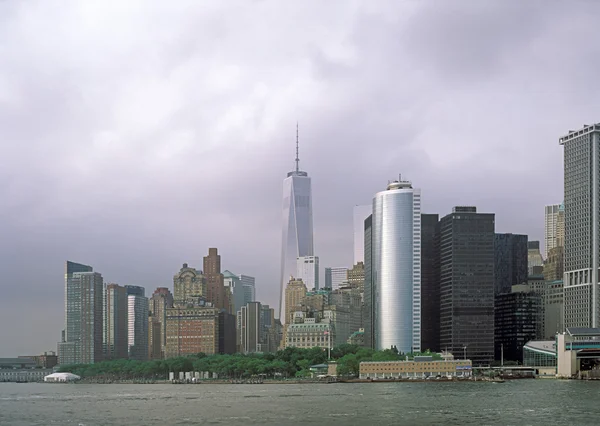 Manhattan på en mulen dag. — Stockfoto