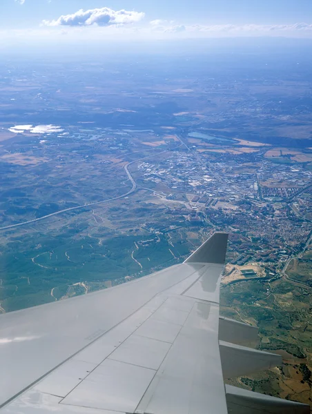 Vue aérienne depuis la fenêtre de l'avion . — Photo