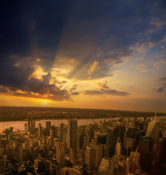 Solnedgång över en Nyc. — Stockfoto