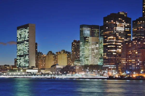 Skyline di Manhattan di notte . — Foto Stock