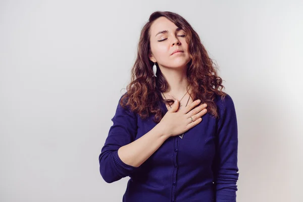 Mujer escuchando himno nacional. Patriota.. —  Fotos de Stock