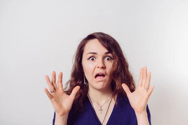 De vrouw is bang voor angst. — Stockfoto