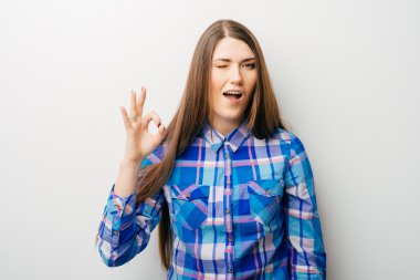 Tamam gösterilen saçaklar kadınla