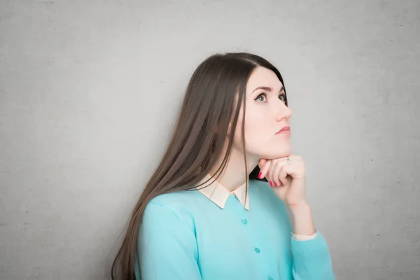 Mujer joven pensando —  Fotos de Stock