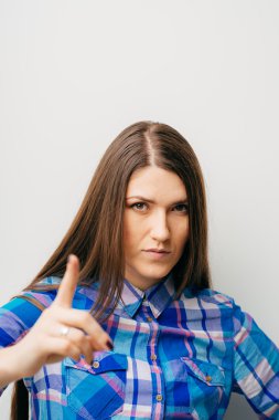 Kız herfinger gösterir