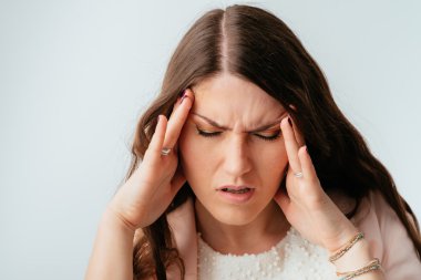 Kız acı tapınaklar vardır.