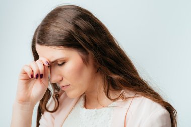 güzel kız baş ağrısı vardır