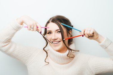 kadın holding kalem