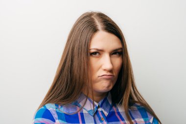 tiksinti genç kadın