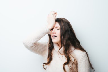 genç kadın üzgün