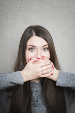 kadının ağzına kapsayan