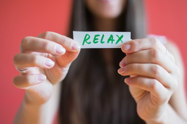 Word parça kağıt üzerinde sakin ol