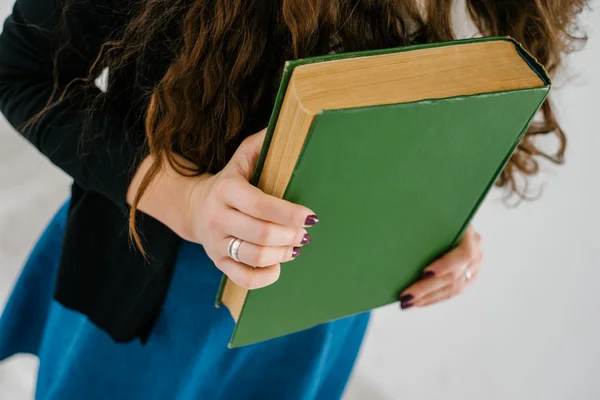 Libro grande en las manos — Foto de Stock