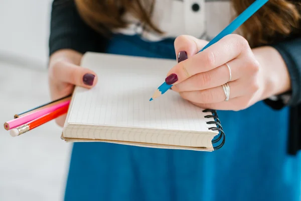 Woman making notes — Stock Photo, Image