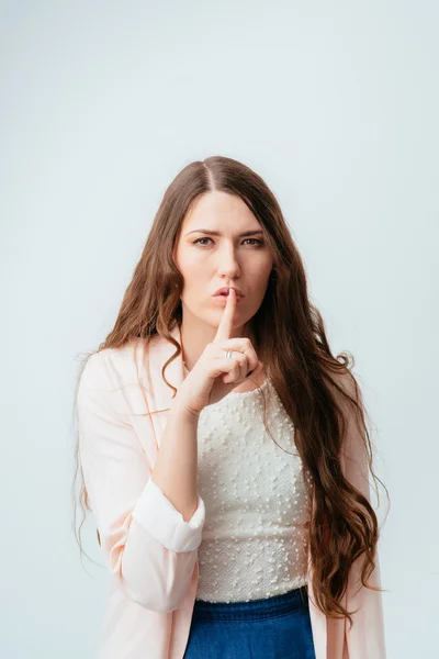 Nő ujjal az ajkakon — Stock Fotó