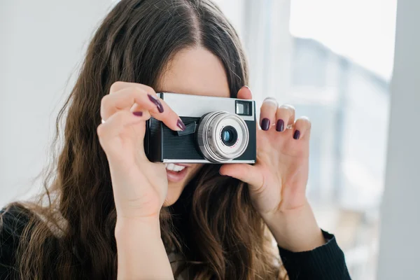 Girl with retro camera — Stock Photo, Image