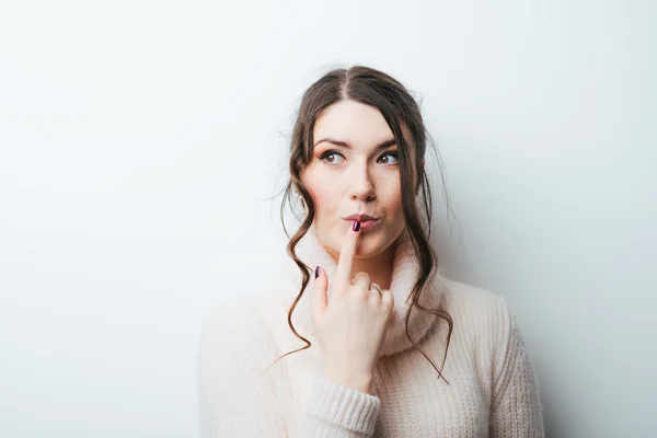 Young woman thinking — Stock Photo, Image