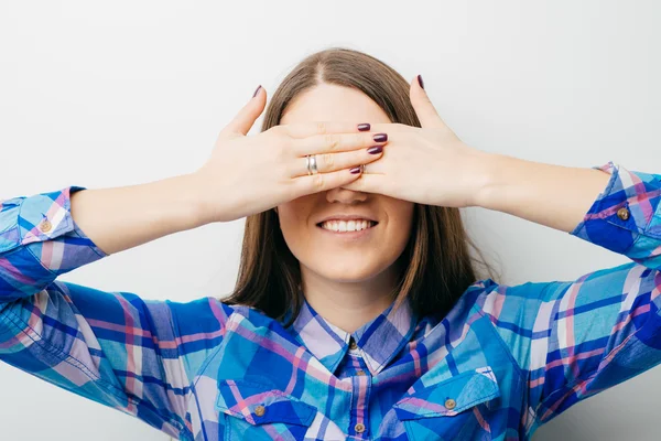 Ragazza chiude gli occhi — Foto Stock