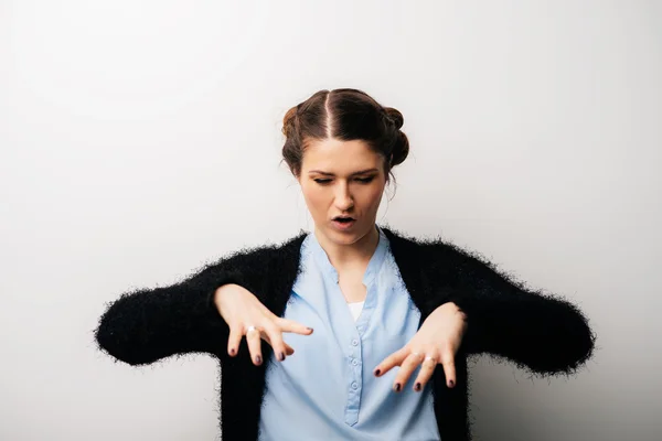 Girl shows something — Stock Photo, Image