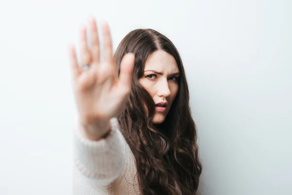 Жінка показує стоп жест — стокове фото