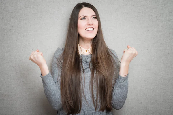 Junge Frau feiert — Stockfoto