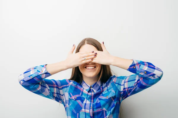 Chica cierra los ojos — Foto de Stock