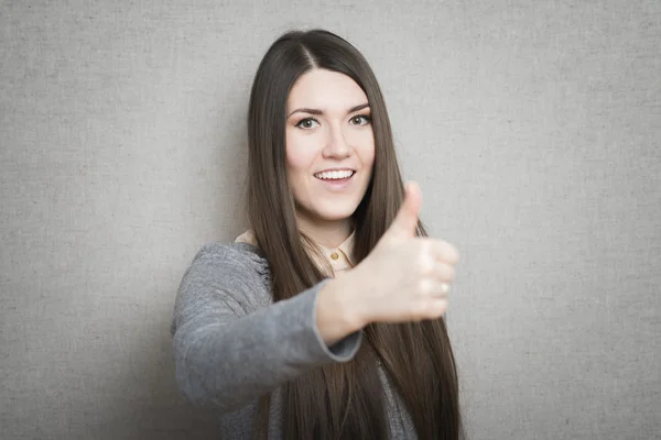 Mujer mostrando pulgar hacia arriba — Foto de Stock