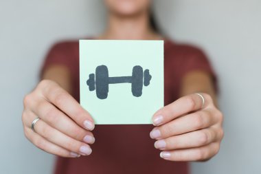 kağıt üzerinde halter simgesi