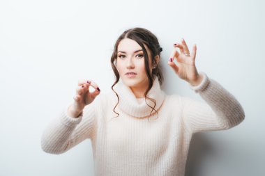 Kız iyi bir jest gösterir