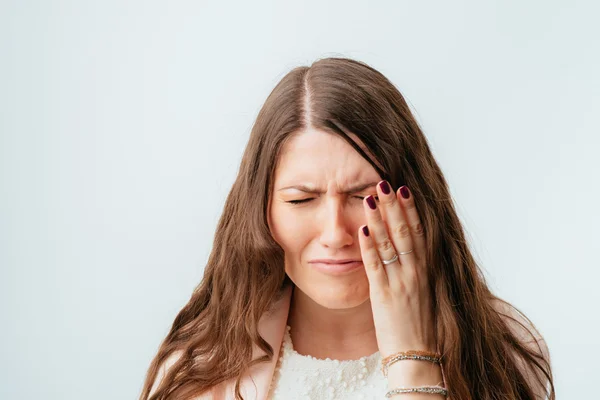 Mujer joven llorando — Foto de Stock