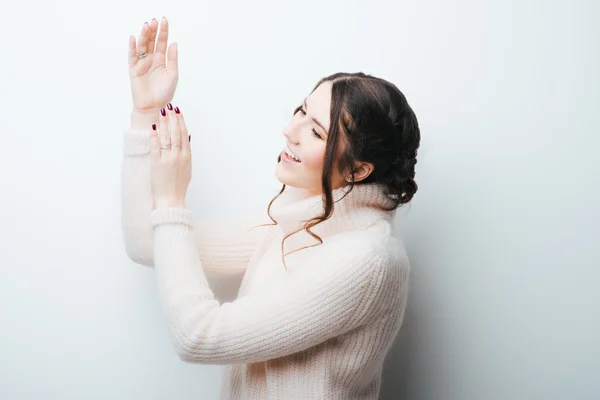 Jonge vrouw applaudisseren — Stockfoto