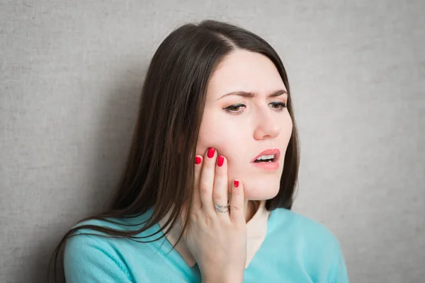 Menina sofrendo de dor de dente — Fotografia de Stock