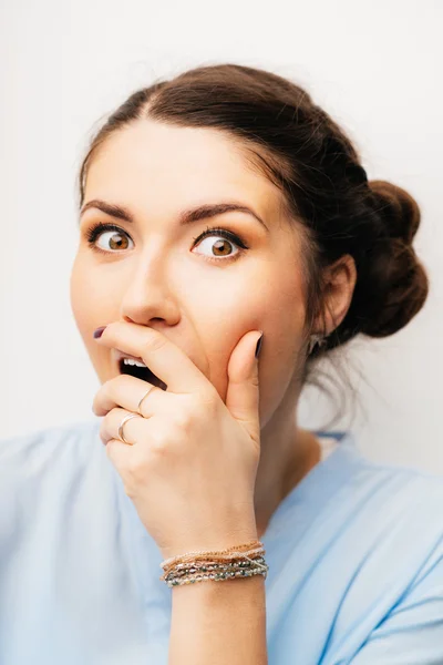 Young woman surprised — Stock Photo, Image