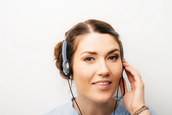 Brunette fille dans casque — Photo