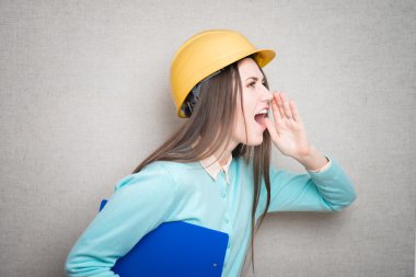 kask ve klasör kadın ile