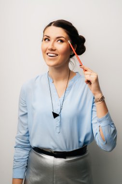 esmer kız düşünme